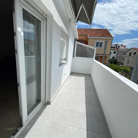 Rozi Apartment